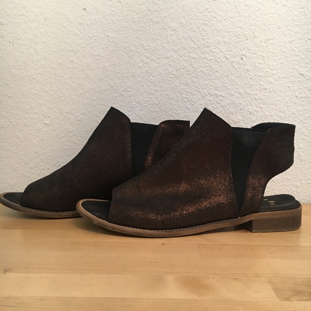 Peep toe booties!